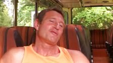 Порно видео Втроем в автобусе