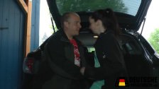 Порно видео Девушку с трассы поимел в авто в подворотне