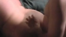 Порно видео Жирная девушка поделилась с двумя парнями своими дырочками