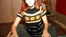 Порно видео Молодая девушка в забавном платье работает над хуем